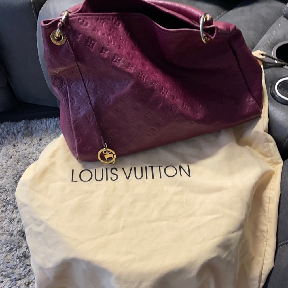 Louis Vuitton Artsy MM